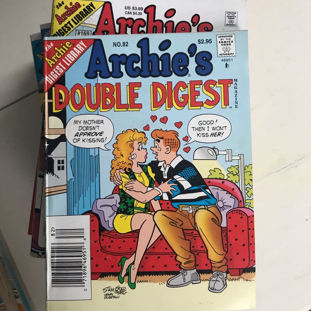 Archie’s Double Digest Comic Book #82 - Light Blue Cover